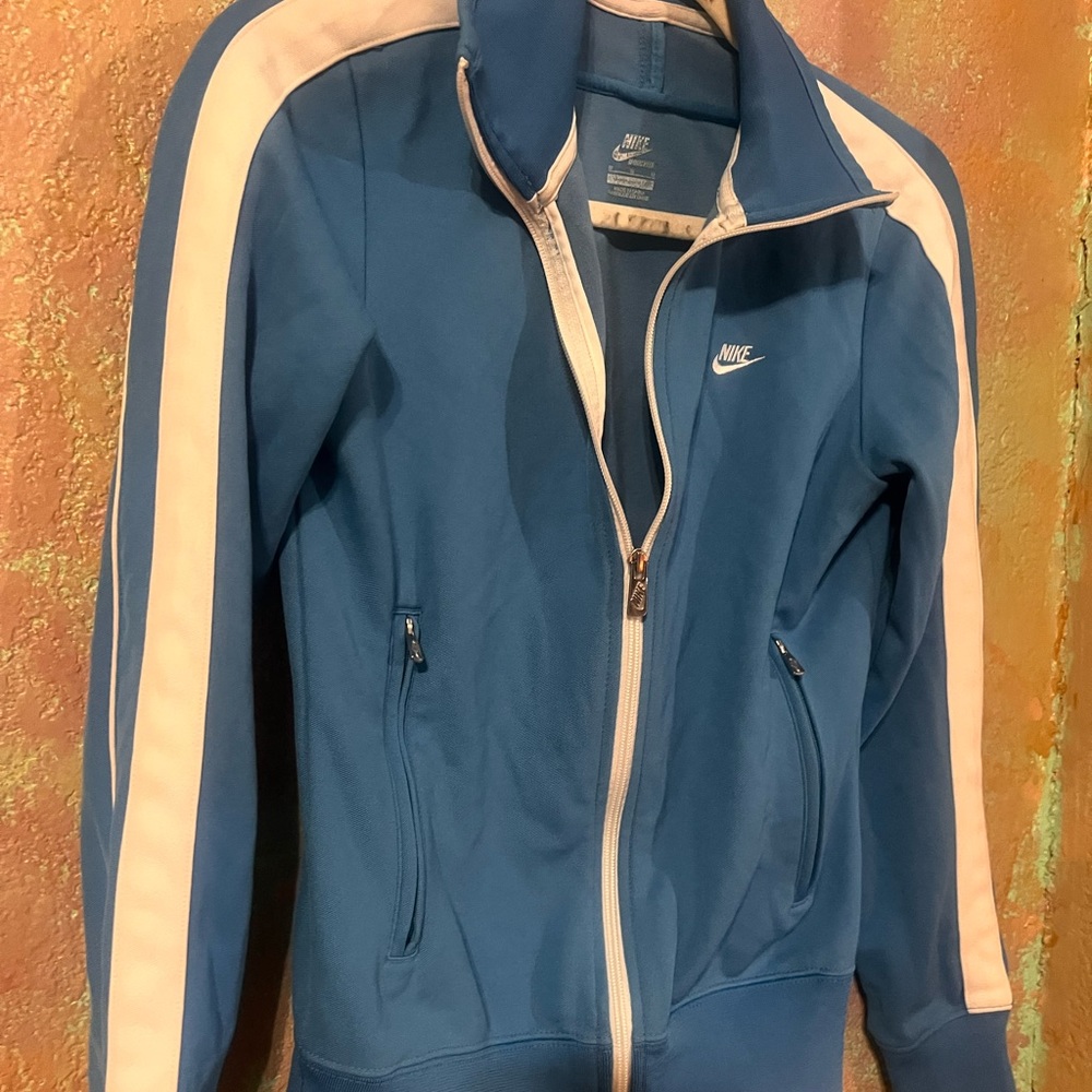 Nike jacket - Picture 2 of 5